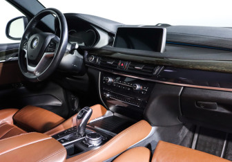 Подержанный автомобиль BMW X6 2015 года (9 фото)