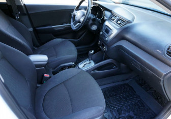 Подержанный автомобиль Kia Rio Sedan 2011 года (9 фото)