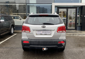 Подержанный автомобиль Kia Sorento 2011 года (6 фото)