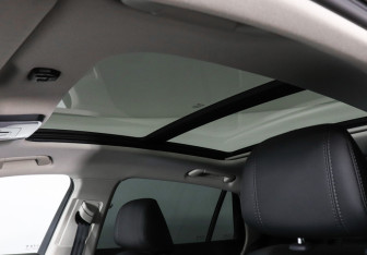 Подержанный автомобиль Hongqi H5 2024 года (12 фото)