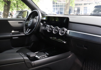 Подержанный автомобиль Mercedes-Benz GLB 2020 года (9 фото)