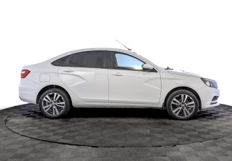 Подержанный автомобиль LADA (ВАЗ) Vesta Sedan 2022 года (4 фото)
