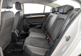 Подержанный автомобиль Volkswagen Passat Sedan 2021 года (11 фото)