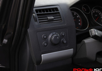 Подержанный автомобиль Opel Zafira Compactvan 2011 года (17 фото)