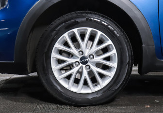 Подержанный автомобиль Kia Rio Hatchback 2021 года (9 фото)