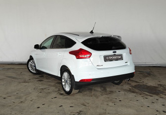 Подержанный автомобиль Ford Focus Hatchback 2017 года (4 фото)