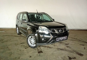 Подержанный автомобиль Nissan X-Trail 2012 года (3 фото)