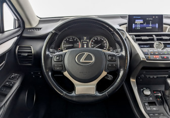 Подержанный автомобиль Lexus NX 2016 года (22 фото)