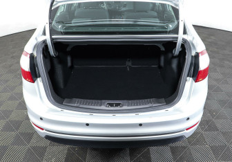 Подержанный автомобиль Ford Fiesta Sedan 2016 года (18 фото)