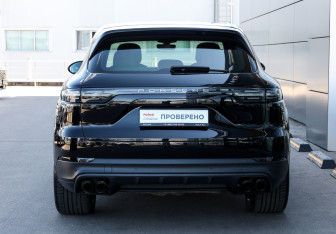 Подержанный автомобиль Porsche Cayenne 2020 года (6 фото)