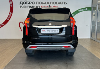 Подержанный автомобиль Mitsubishi Montero Sport 2023 года (5 фото)