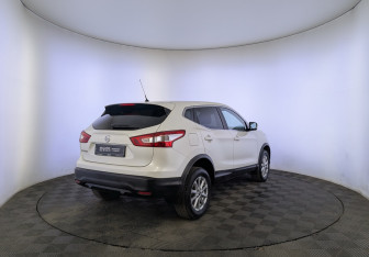 Подержанный автомобиль Nissan Qashqai 2016 года (5 фото)