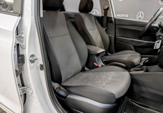 Подержанный автомобиль Hyundai Solaris Sedan 2021 года (22 фото)