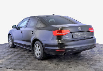 Подержанный автомобиль Volkswagen Jetta Sedan 2015 года (7 фото)
