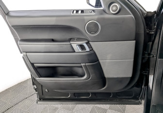 Подержанный автомобиль Land Rover Range Rover Sport 2021 года (19 фото)
