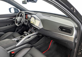 Подержанный автомобиль Geely Tugella 2024 года (11 фото)