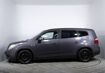 Подержанный автомобиль Chevrolet Orlando 2013 года (8 фото)