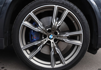 Подержанный автомобиль BMW X5 2019 года (29 фото)