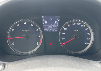 Подержанный автомобиль Hyundai Solaris Sedan 2012 года (17 фото)