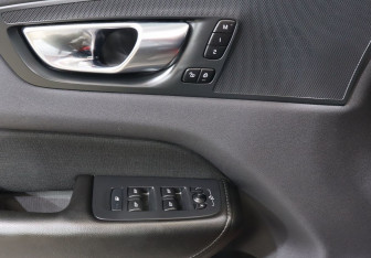 Подержанный автомобиль Volvo XC60 2020 года (11 фото)