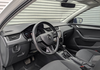 Подержанный автомобиль Skoda Octavia Liftback 2019 года (16 фото)
