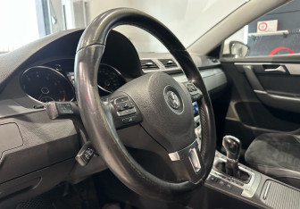 Подержанный автомобиль Volkswagen Passat Sedan 2012 года (13 фото)