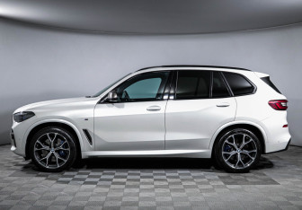 Подержанный автомобиль BMW X5 2021 года (8 фото)