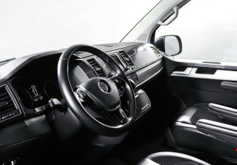 Подержанный автомобиль Volkswagen Multivan 2018 года (12 фото)