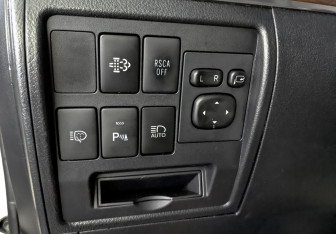 Подержанный автомобиль Toyota Land Cruiser Suv 2015 года (28 фото)