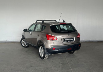 Подержанный автомобиль Nissan Qashqai 2009 года (6 фото)