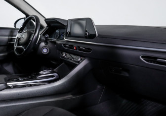 Подержанный автомобиль Hyundai Sonata 2020 года (9 фото)