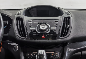 Подержанный автомобиль Ford Kuga 2014 года (10 фото)