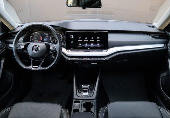 Подержанный автомобиль Skoda Octavia Liftback 2023 года (13 фото)