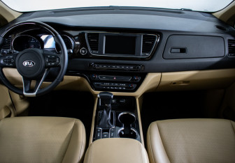 Подержанный автомобиль Kia Carnival 2019 года (13 фото)