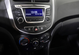 Подержанный автомобиль Hyundai Solaris Sedan 2015 года (13 фото)