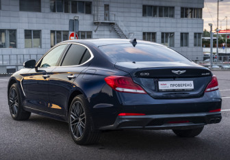Подержанный автомобиль Genesis G70 2018 года (7 фото)