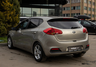 Подержанный автомобиль Kia Ceed Hatchback 2012 года (5 фото)