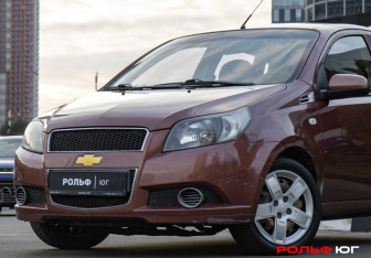 Подержанный автомобиль Chevrolet Aveo Hatchback 2011 года (14 фото)