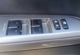 Подержанный автомобиль Toyota Land Cruiser Suv 2015 года (14 фото)
