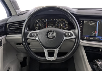 Подержанный автомобиль Volkswagen Touareg 2018 года (22 фото)