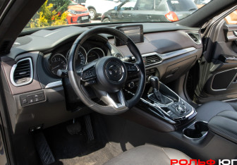 Подержанный автомобиль Mazda CX-9 2017 года (16 фото)
