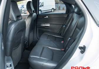 Подержанный автомобиль Volvo S40 2006 года (8 фото)