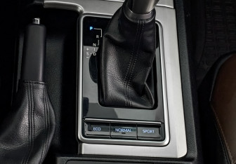 Подержанный автомобиль Toyota Land Cruiser Prado 2019 года (28 фото)