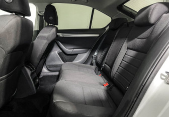 Подержанный автомобиль Skoda Octavia Liftback 2016 года (10 фото)