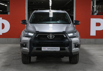 Подержанный автомобиль Toyota Hilux 2020 года (2 фото)