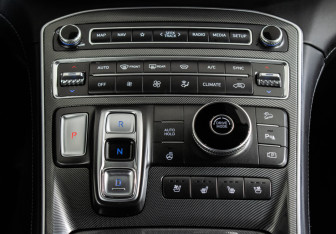 Подержанный автомобиль Hyundai Santa Fe 2022 года (16 фото)