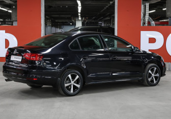 Подержанный автомобиль Volkswagen Jetta Sedan 2016 года (5 фото)