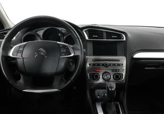 Подержанный автомобиль Citroen C4 Sedan 2017 года (6 фото)
