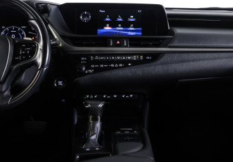 Подержанный автомобиль Lexus ES 2020 года (13 фото)