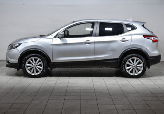 Подержанный автомобиль Nissan Qashqai 2017 года (8 фото)